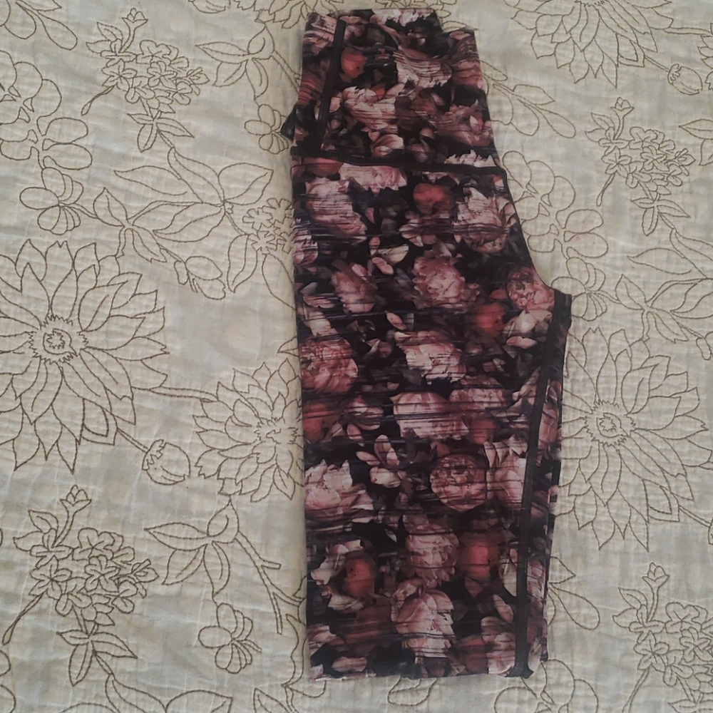Lululemon floral wunderunder leggings
